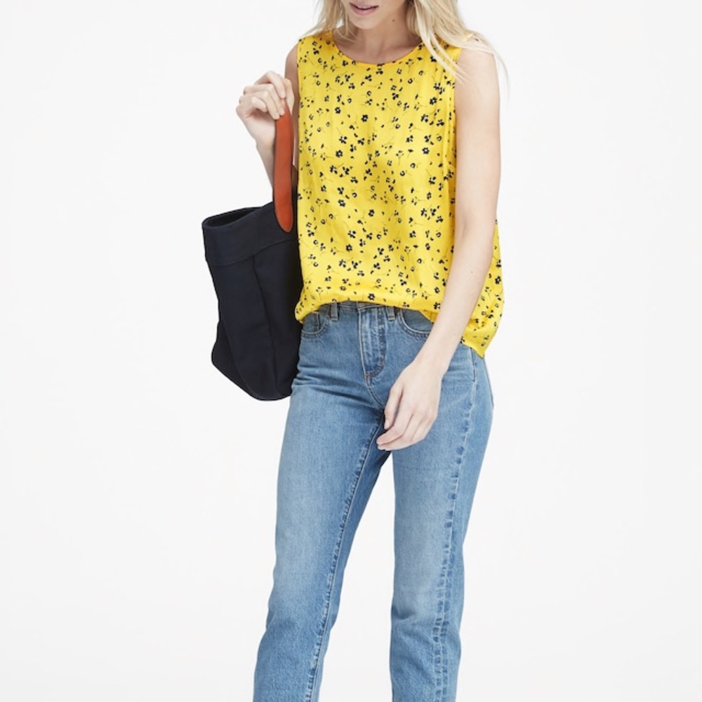 Floral Button-Shoulder Shell - Picture 6 of 6